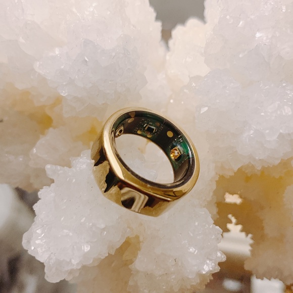Oura Ring, Gen 2 in GOLD - Picture 3 of 4